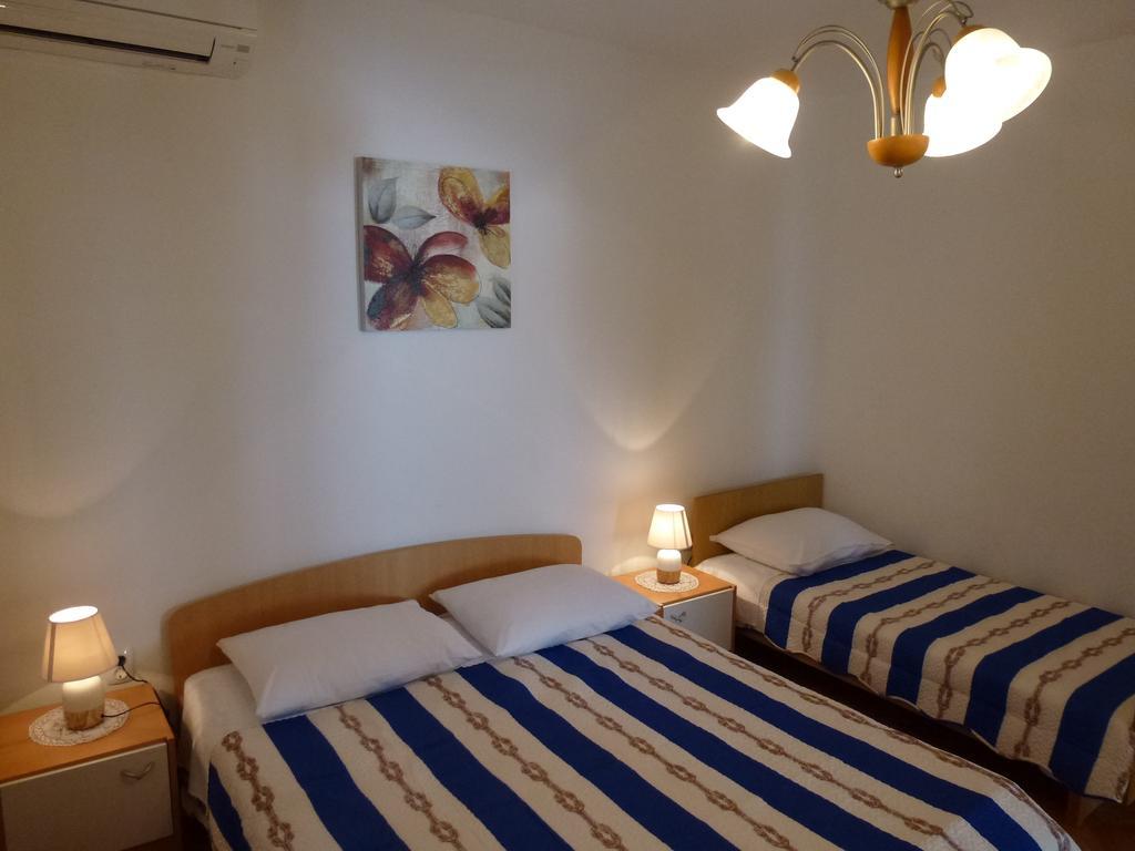 Apartments Tony Stanici - Omiš Eksteriør billede