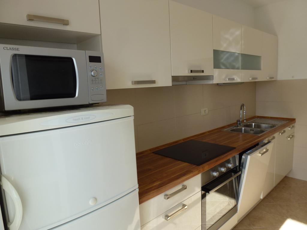 Apartments Tony Stanici - Omiš Eksteriør billede